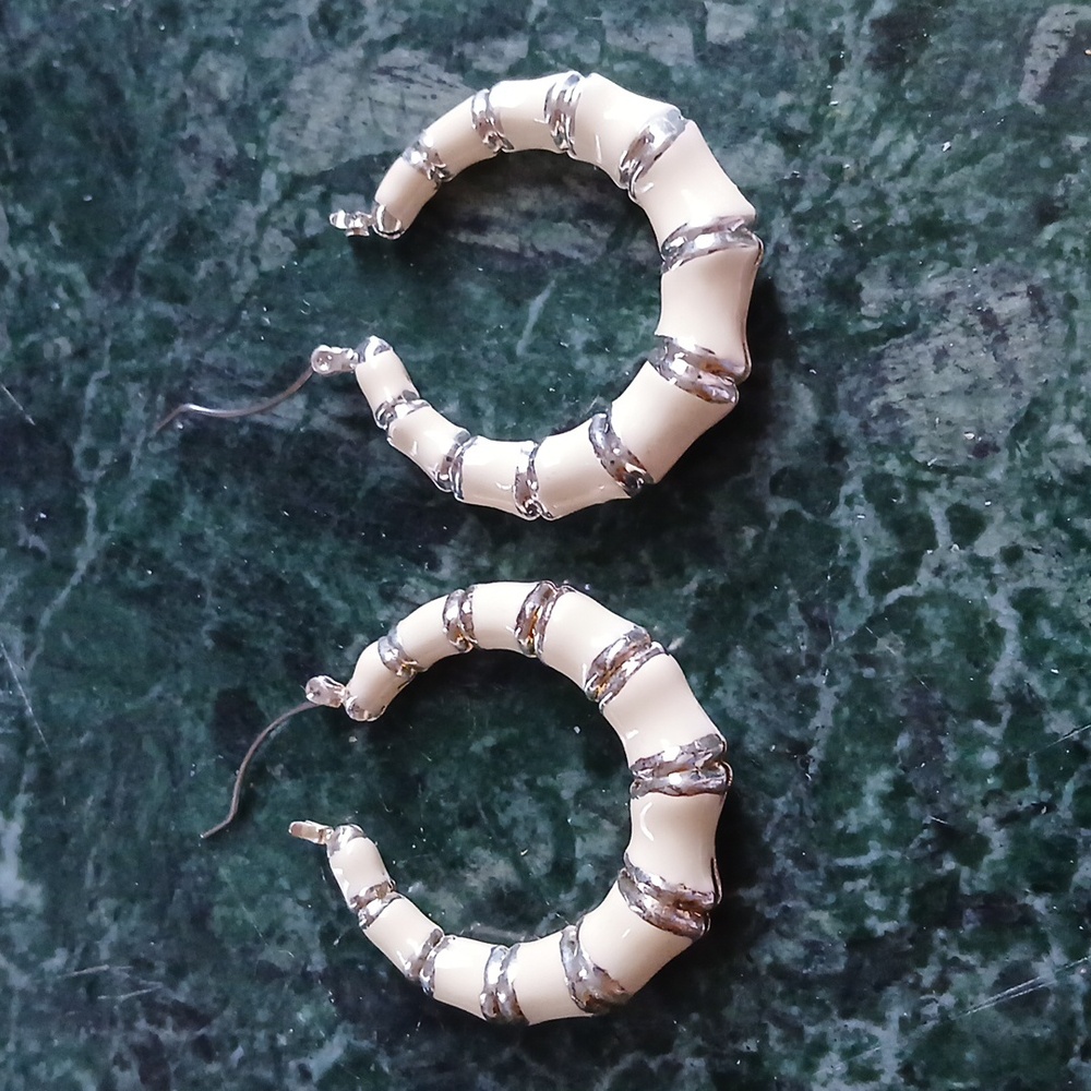 E2271 Bamboo Style Elegant Silver and Cream Enamel Coated Hoop Earrings